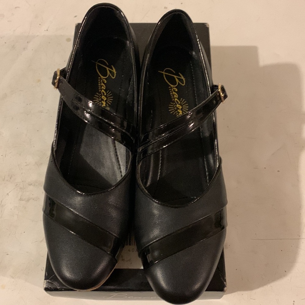 Size 7.5 black Beacon Fashion and fit low heel’s strapped sandals
